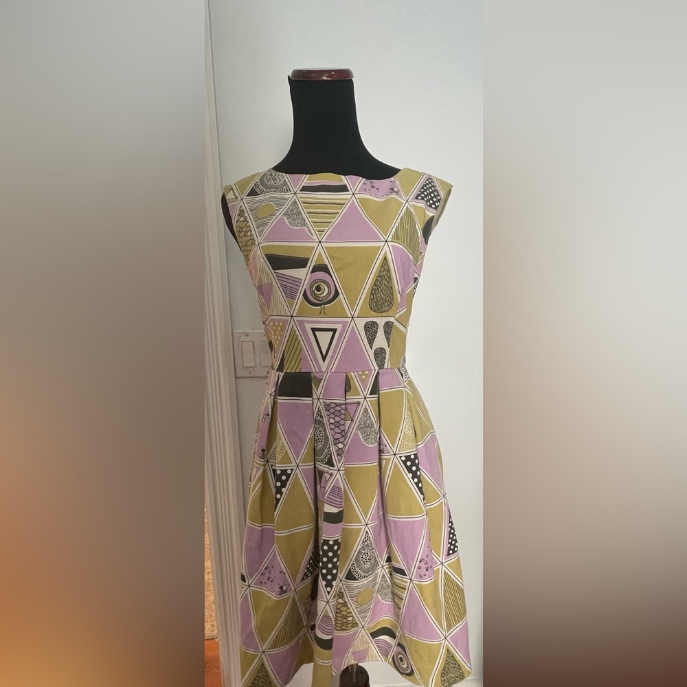 XS Dear Creatures unique dress with beautiful pattern.